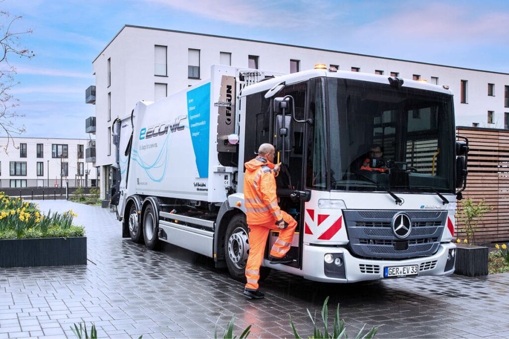 Caminhão Elétrico Mercedes Benz eEconic: O Futuro Sustentável da Coleta de Lixo