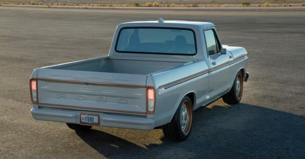 Ford F-100 Eluminator Uma Picape Retrô com Coração Elétrico